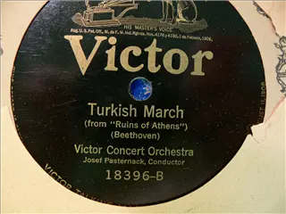 small_victor 18396 b.webp